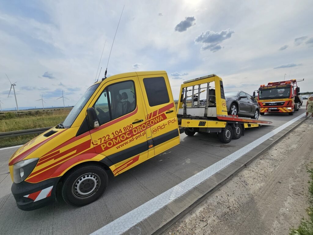 Ekipa lawety Środa Śląska oferująca pomoc drogową w przypadku awarii.